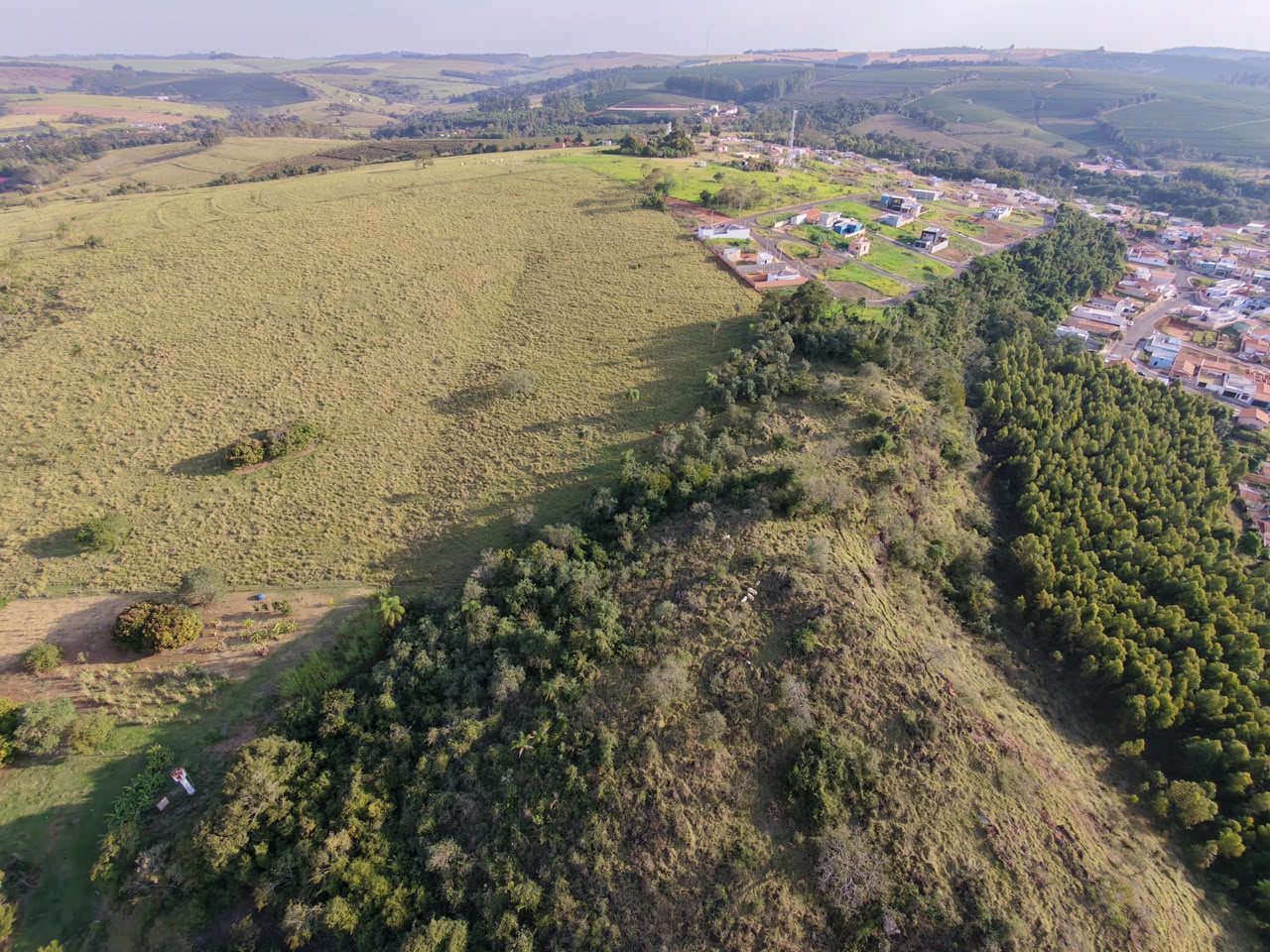 Limites da área e loteamento vizinho