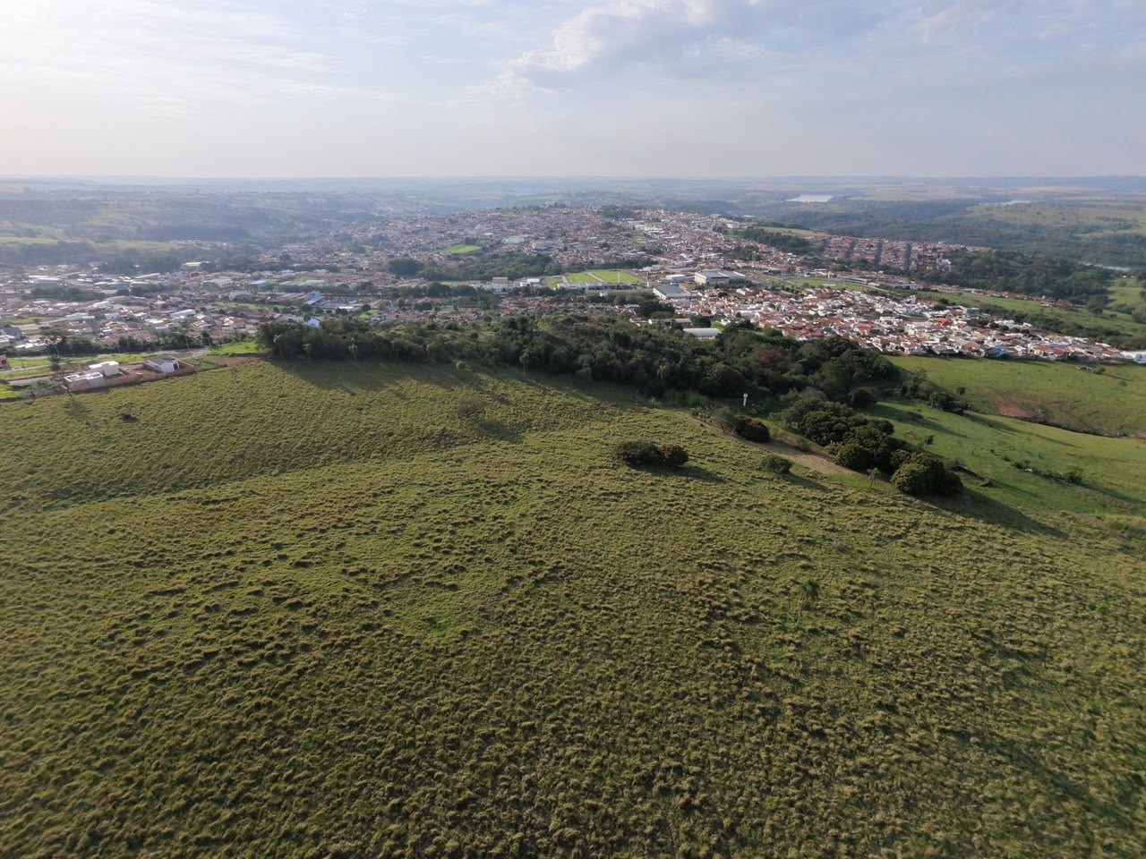 Panorâmica da gleba e do entorno urbano